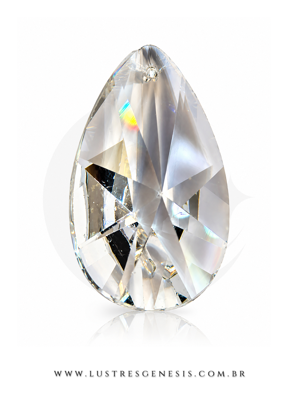Três amêndoas de cristal K9 para lustre e Feng Shui em tamanhos de 38mm, 50mm e 63mm sobre fundo preto. Lustres Gênesis loja online de Lustres e Iluminação Decorativa
